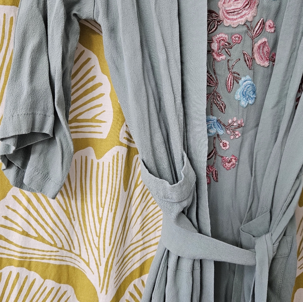 Xhiliration Robe/Kimono - Picture 4 of 5